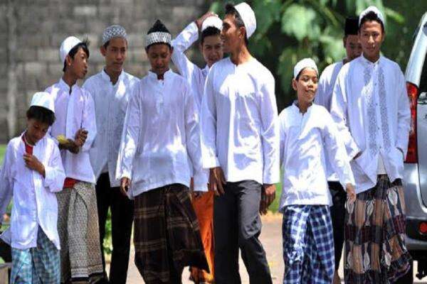 Jelang Salat Jumat, Jangan Cuma Mandi! Nabi Anjurkan Pakai Pakaian Terbaik Jelang Salat Jumat, Jangan Cuma Mandi! Nabi Anjurkan Pakai Pakaian Terbaik