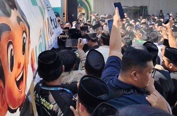 Muktamar NU Memanas Diserbu Massa, Protes Masa Iddah Jabatan Politik Calon Ketum PBNU Muktamar NU Memanas Diserbu Massa, Protes Masa Iddah Jabatan Politik Calon Ketum PBNU