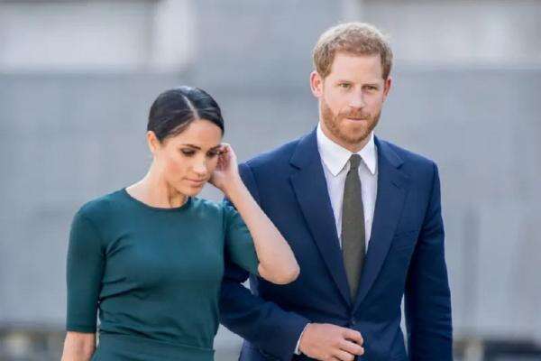 Harry dan Meghan Balik ke Inggris, Mungkinkah Jadi Royal Lagi? Harry dan Meghan Balik ke Inggris, Mungkinkah Jadi Royal Lagi?