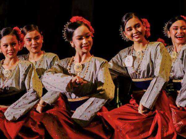 Tari Zapin Dicalonkan Jadi Warisan Budaya Takbenda UNESCO Tari Zapin Dicalonkan Jadi Warisan Budaya Takbenda UNESCO