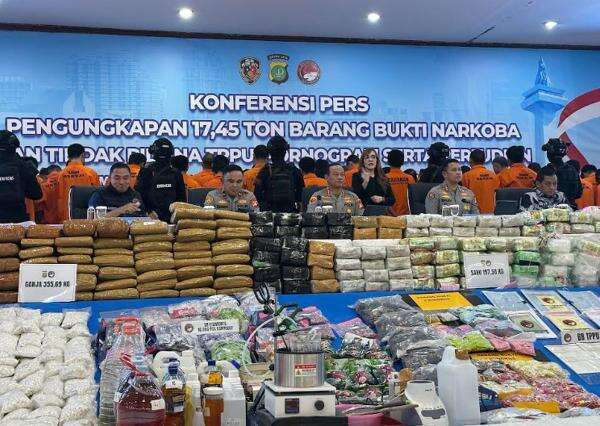 Polisi Bongkar Kasus Pornografi dan Judi Online Beromzet Ratusan Miliar Polisi Bongkar Kasus Pornografi dan Judi Online Beromzet Ratusan Miliar