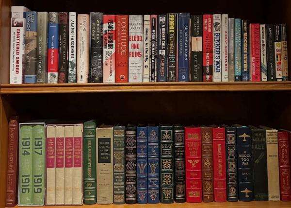Melihat Koleksi Buku Presiden Prabowo di Perpustakaan Pribadinya: Sejarah Perang hingga Filsafat Melihat Koleksi Buku Presiden Prabowo di Perpustakaan Pribadinya: Sejarah Perang hingga Filsafat