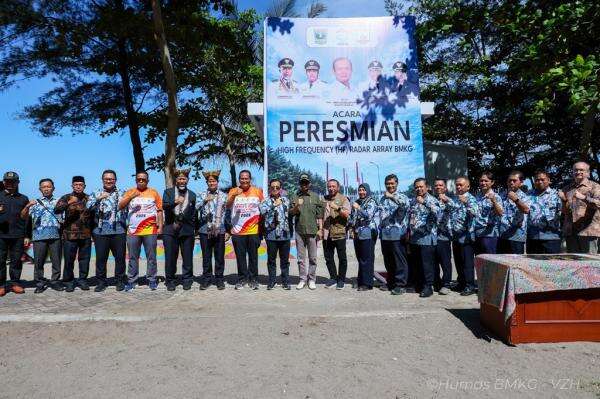 BMKG Operasikan Radar Laut Canggih di Pesisir Barat Sumatra, Percepat Peringatan Dini Tsunami BMKG Operasikan Radar Laut Canggih di Pesisir Barat Sumatra, Percepat Peringatan Dini Tsunami