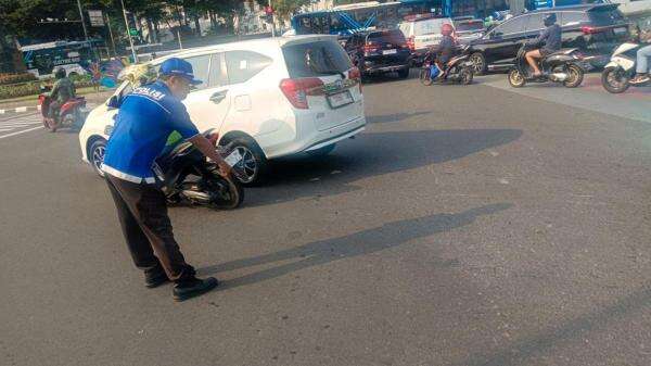 Tragis, Ojol Tewas Kecelakaan di Patung Kuda Jakpus Tragis, Ojol Tewas Kecelakaan di Patung Kuda Jakpus