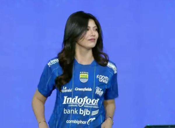 Persib Bandung Luncurkan 3 Jersey Baru Musim 2026-2027 Persib Bandung Luncurkan 3 Jersey Baru Musim 2026-2027