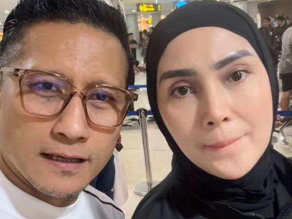 Bandara Soetta Ditutup, Arie Untung dan Fenita Arie Tertahan di Bali Tak Bisa Pulang ke Jakarta Bandara Soetta Ditutup, Arie Untung dan Fenita Arie Tertahan di Bali Tak Bisa Pulang ke Jakarta