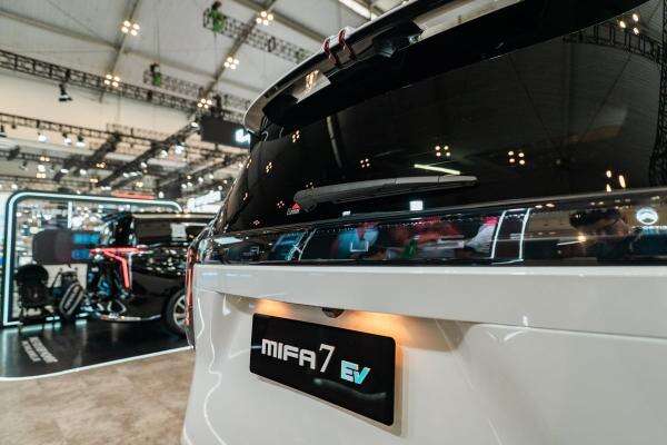 Kabin Nappa Leather, Baterai 90 kWh: MIFA 7 Gebrak GIIAS 2026 Kabin Nappa Leather, Baterai 90 kWh: MIFA 7 Gebrak GIIAS 2026