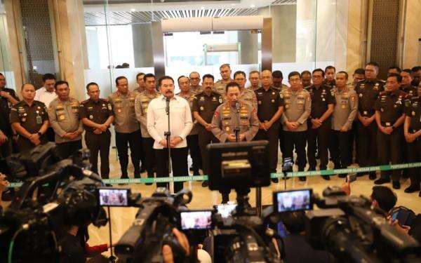 Kapolri Pastikan Bersinergi dengan Kejagung Kawal Program Pemerintah Kapolri Pastikan Bersinergi dengan Kejagung Kawal Program Pemerintah