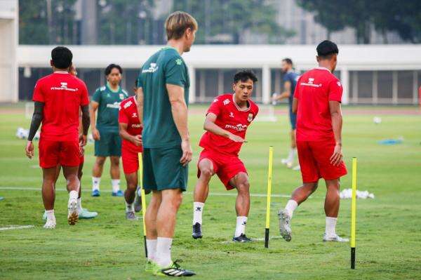 John Herdman Akui Dony Tri Pamungkas Ancam Pemain-Pemain Senior Timnas Indonesia John Herdman Akui Dony Tri Pamungkas Ancam Pemain-Pemain Senior Timnas Indonesia