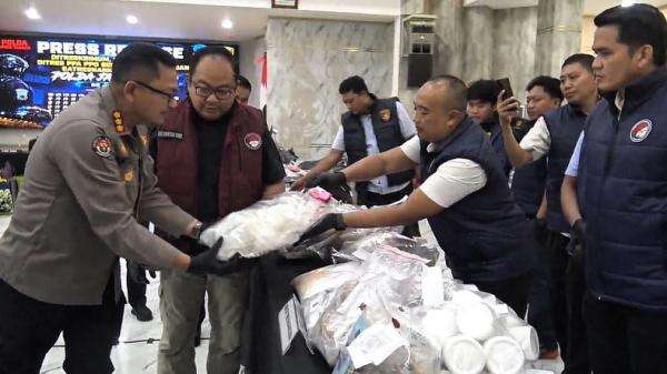 Polda Jateng Ungkap Modus Baru Peredaran Salep Ganja dari Thailand Polda Jateng Ungkap Modus Baru Peredaran Salep Ganja dari Thailand