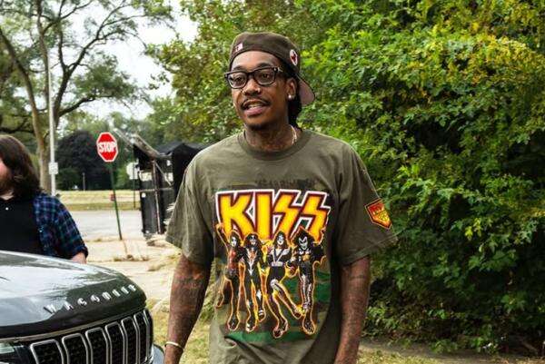 Rapper Wiz Khalifa Divonis 9 Bulan Penjara gegara Isap Ganja saat Konser di Rumania Rapper Wiz Khalifa Divonis 9 Bulan Penjara gegara Isap Ganja saat Konser di Rumania