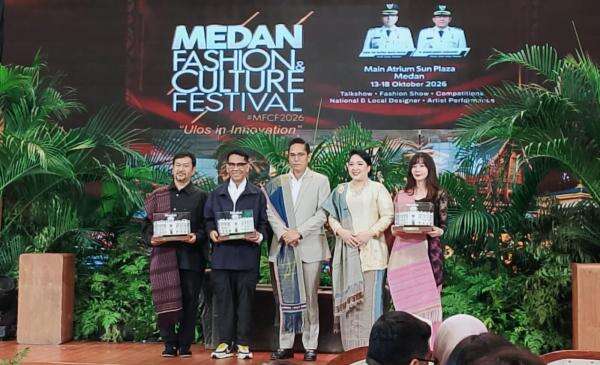 Rayakan Hari Ulos Internasional, Airin Rico Waas: Ini Bukan Akhir, Tapi Awal Baru Industri Kreatif Medan Mendunia Rayakan Hari Ulos Internasional, Airin Rico Waas: Ini Bukan Akhir, Tapi Awal Baru Industri Kreatif Medan Mendunia