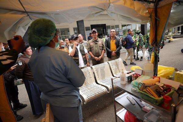 Gempa M 7,7 NTT Rusak RSUD Manggarai, BNPB Siapkan Rumah Sakit Lapangan Gempa M 7,7 NTT Rusak RSUD Manggarai, BNPB Siapkan Rumah Sakit Lapangan