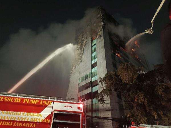 Begini Penampakan Gedung Bapenda DKI Usai Dilalap Api, Lantai 11-16 Hangus Begini Penampakan Gedung Bapenda DKI Usai Dilalap Api, Lantai 11-16 Hangus