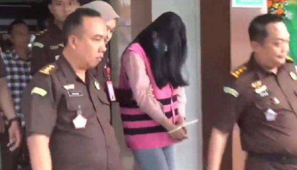 Terungkap! Tersangka Korupsi Bank Jatim di Jember Bakar Kantor demi Hilangkan Dokumen Terungkap! Tersangka Korupsi Bank Jatim di Jember Bakar Kantor demi Hilangkan Dokumen