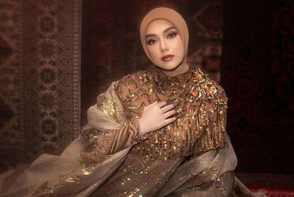 Berencana Pindah ke Madinah, Celine Evangelista Survei Vila Seharga Rp7,5 Miliar Dekat Masjid Nabawi Berencana Pindah ke Madinah, Celine Evangelista Survei Vila Seharga Rp7,5 Miliar Dekat Masjid Nabawi