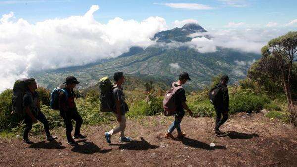 Pendaki Gunung Merbabu asal Bogor Tewas Diduga Serangan Jantung, Begini Kronologinya Pendaki Gunung Merbabu asal Bogor Tewas Diduga Serangan Jantung, Begini Kronologinya