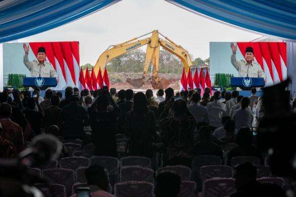Prabowo: LNG Abadi Masela Jadi Tonggak Kemandirian Energi, Dorong Kemajuan Indonesia Timur Prabowo: LNG Abadi Masela Jadi Tonggak Kemandirian Energi, Dorong Kemajuan Indonesia Timur