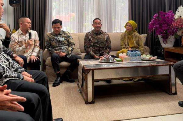 Komisi III DPR Kunjungi Kediaman Kapolri Jenderal Suyudi: Ini Tradisi Komisi III DPR Kunjungi Kediaman Kapolri Jenderal Suyudi: Ini Tradisi