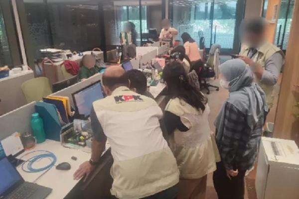Geledah Kantor Summarecon Agung, KPK Sita Sejumlah Dokumen dan Barang Bukti Elektronik Geledah Kantor Summarecon Agung, KPK Sita Sejumlah Dokumen dan Barang Bukti Elektronik