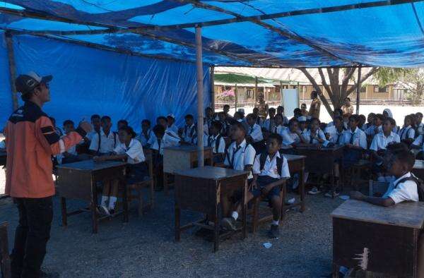 Sekolah Belum Pulih Pascagempa NTT, Siswa di Nagekeo Belajar di Tenda hingga Bawah Pohon Sekolah Belum Pulih Pascagempa NTT, Siswa di Nagekeo Belajar di Tenda hingga Bawah Pohon