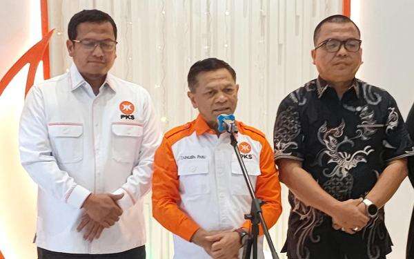 PKS Serius Sikapi Polemik Ijazah Gibran agar Program Prabowo Tidak Terganggu PKS Serius Sikapi Polemik Ijazah Gibran agar Program Prabowo Tidak Terganggu
