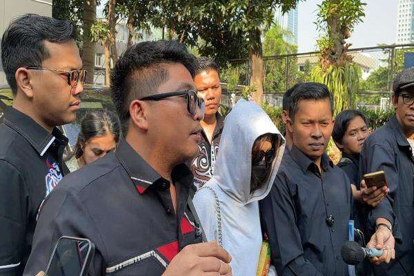 4 Jam Diperiksa, Korban Dugaan Pelecehan Betrand Peto Dicecar 23 Pertanyaan 4 Jam Diperiksa, Korban Dugaan Pelecehan Betrand Peto Dicecar 23 Pertanyaan