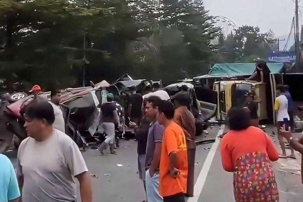 Kecelakaan Beruntun 7 Kendaraan di Sibolangit Deli Serdang, 1 Orang Tewas Kecelakaan Beruntun 7 Kendaraan di Sibolangit Deli Serdang, 1 Orang Tewas