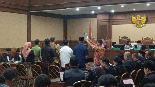Terungkap! 2 Jemaah Diberangkatkan dengan Disamarkan Jadi Petugas Haji, Tarif 14.000 Dolar AS Terungkap! 2 Jemaah Diberangkatkan dengan Disamarkan Jadi Petugas Haji, Tarif 14.000 Dolar AS