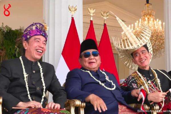 Momen Hangat Prabowo, Jokowi dan Gibran Saksikan Demo Udara HUT ke-81 RI Momen Hangat Prabowo, Jokowi dan Gibran Saksikan Demo Udara HUT ke-81 RI