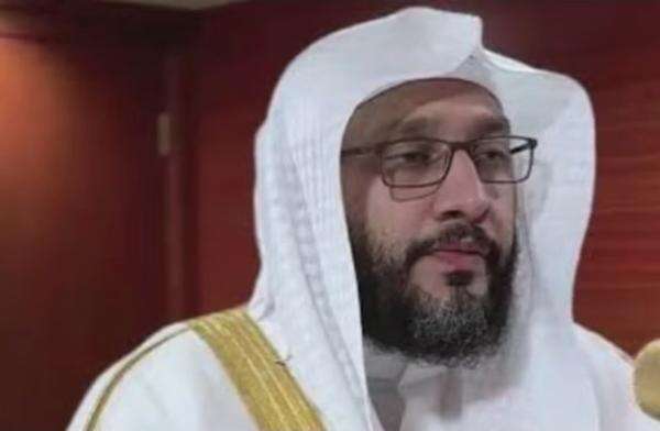 Sosok Sheikh Ibrahim Al Madani, Muazin Masjidil Haram Dikenal dengan Suara Merdu Azan Subuhnya Sosok Sheikh Ibrahim Al Madani, Muazin Masjidil Haram Dikenal dengan Suara Merdu Azan Subuhnya