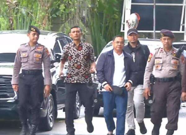 Bupati Pati Sudewo Tiba di KPK usai Terjaring OTT Bupati Pati Sudewo Tiba di KPK usai Terjaring OTT