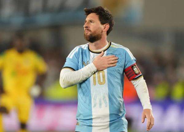 Lionel Messi Dapat Kartu Kuning dan Merah di Laga Perpisahan bersama Timnas Argentina Lionel Messi Dapat Kartu Kuning dan Merah di Laga Perpisahan bersama Timnas Argentina