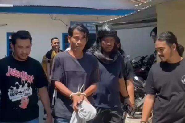 Tampang Sopir Travel Diduga Bunuh Mita dan Buang Mayatnya dalam Jurang ke Morowali Tampang Sopir Travel Diduga Bunuh Mita dan Buang Mayatnya dalam Jurang ke Morowali