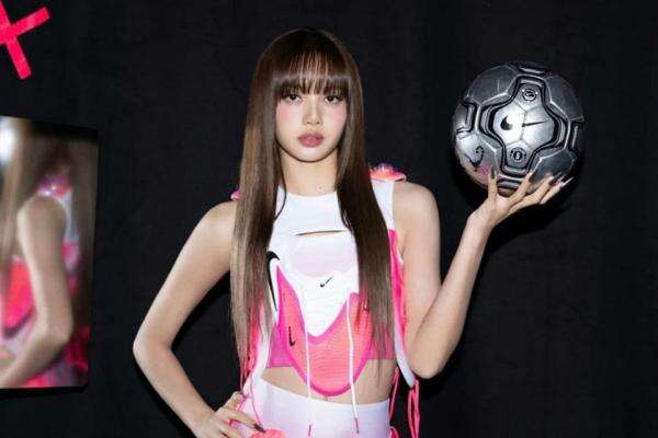 Video Latihan Lisa BLACKPINK di Piala Dunia 2026 Viral, Bikin Fans Tak Sabar Video Latihan Lisa BLACKPINK di Piala Dunia 2026 Viral, Bikin Fans Tak Sabar