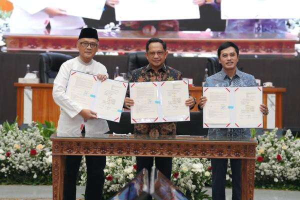 Mendagri Tito Teken SEB, Dukung Digitalisasi Layanan Jemaah Haji Berbasis Data Kependudukan Mendagri Tito Teken SEB, Dukung Digitalisasi Layanan Jemaah Haji Berbasis Data Kependudukan