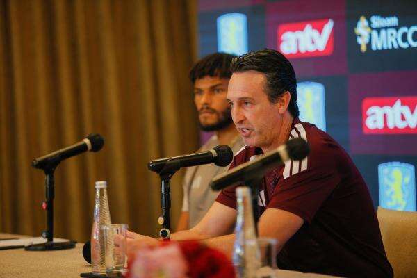 Unai Emery Kaget Disambut Meriah Jelang Laga Indonesia All Stars vs Aston Villa di SUGBK Unai Emery Kaget Disambut Meriah Jelang Laga Indonesia All Stars vs Aston Villa di SUGBK