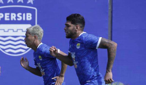 Berguinho Girang Reuni Bareng Mariano Peralta di Persib Bandung Berguinho Girang Reuni Bareng Mariano Peralta di Persib Bandung