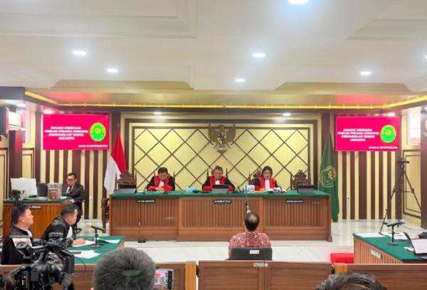 Breaking News: Vonis Nadiem Makarim Dipangkas Jadi 9 Tahun Penjara Breaking News: Vonis Nadiem Makarim Dipangkas Jadi 9 Tahun Penjara