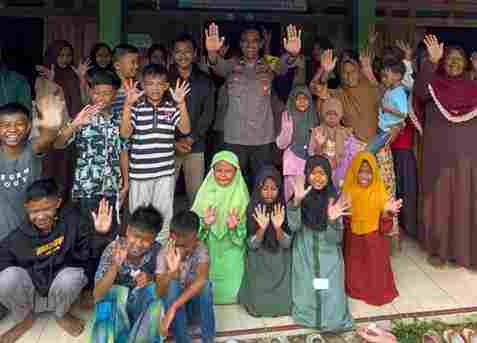Kisah Inspiratif Aiptu Budi Wahono, Polisi yang Rawat Puluhan Anak Yatim Piatu Kisah Inspiratif Aiptu Budi Wahono, Polisi yang Rawat Puluhan Anak Yatim Piatu