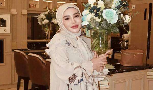 3 Kontroversi Shella Saukia, Jadi Musuh Nikita Mirzani hingga Dokter Detektif
