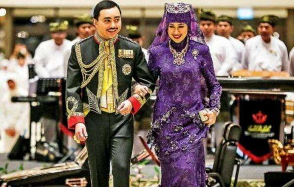 Sultan Brunei Hassanal Bolkiah Tiba-Tiba Cabut Gelar Bangsawan Menantu Perempuan, Kenapa? Sultan Brunei Hassanal Bolkiah Tiba-Tiba Cabut Gelar Bangsawan Menantu Perempuan, Kenapa?