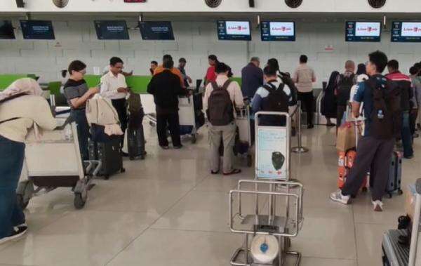 Imbas Erupsi Anak Krakatau, 23 Penerbangan di Bandara Ahmad Yani Semarang Dibatalkan Imbas Erupsi Anak Krakatau, 23 Penerbangan di Bandara Ahmad Yani Semarang Dibatalkan