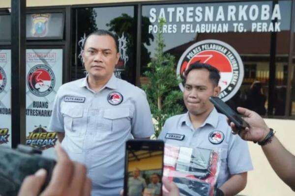7 Bulan Jadi Pengedar Sabu, Pemuda asal Sampang Madura Ditangkap di Surabaya 7 Bulan Jadi Pengedar Sabu, Pemuda asal Sampang Madura Ditangkap di Surabaya