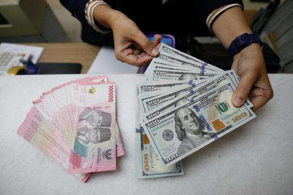 Harga Barang Makin Mahal Imbas Rupiah Dekati Rp18.000 per Dolar, Masyarakat Gigit Jari Harga Barang Makin Mahal Imbas Rupiah Dekati Rp18.000 per Dolar, Masyarakat Gigit Jari