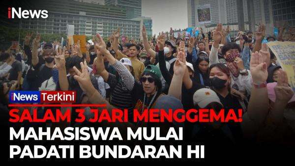 Demo Mahasiswa di Bundaran HI Memanas? Massa Acungkan Tiga Jari, Suarakan 5 Tuntutan Demo Mahasiswa di Bundaran HI Memanas? Massa Acungkan Tiga Jari, Suarakan 5 Tuntutan