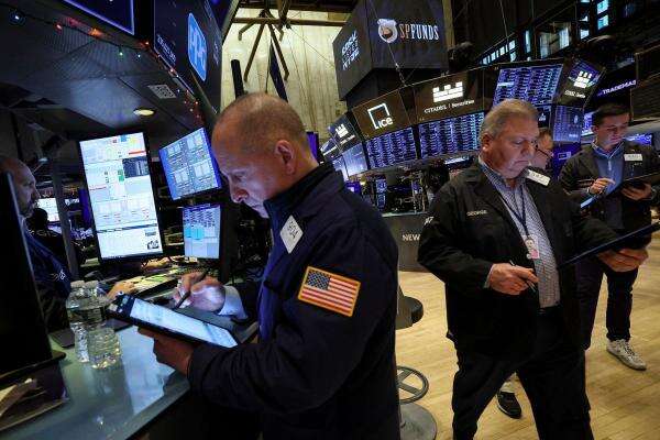 Wall Street Beragam: S&P 500 Stagnan Akibat Laju Saham Bank Dibarengi Kekhawatiran Investasi AI Wall Street Beragam: S&P 500 Stagnan Akibat Laju Saham Bank Dibarengi Kekhawatiran Investasi AI