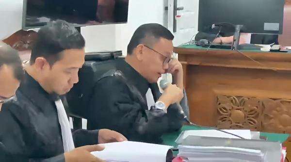 Kuasa Hukum Menangis Minta Nikita Mirzani Dihadirkan di Sidang PK Kuasa Hukum Menangis Minta Nikita Mirzani Dihadirkan di Sidang PK