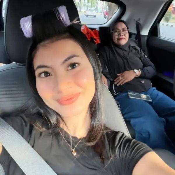 Potret Manis Inka Andestha Bersama Ibu Pratama Arhan di Mobil, Makin Akrab Sampai Habiskan Waktu Bareng Potret Manis Inka Andestha Bersama Ibu Pratama Arhan di Mobil, Makin Akrab Sampai Habiskan Waktu Bareng