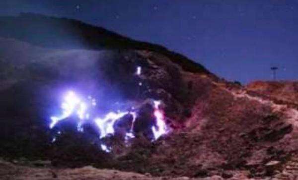 Badan Geologi Jelaskan Proses Munculnya Blue Fire di Kawah Gunung Papandayan Badan Geologi Jelaskan Proses Munculnya Blue Fire di Kawah Gunung Papandayan